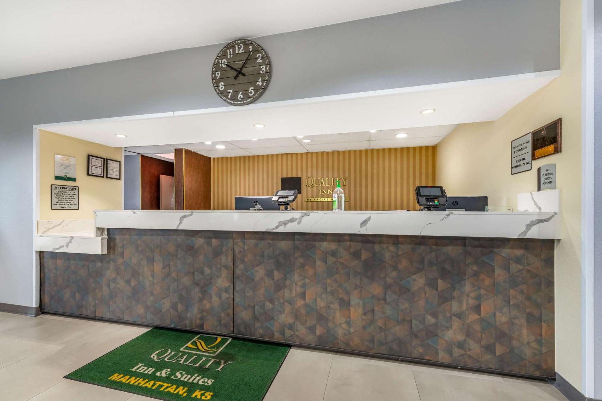 Quality Inn & Suites Manhattan Exterior photo